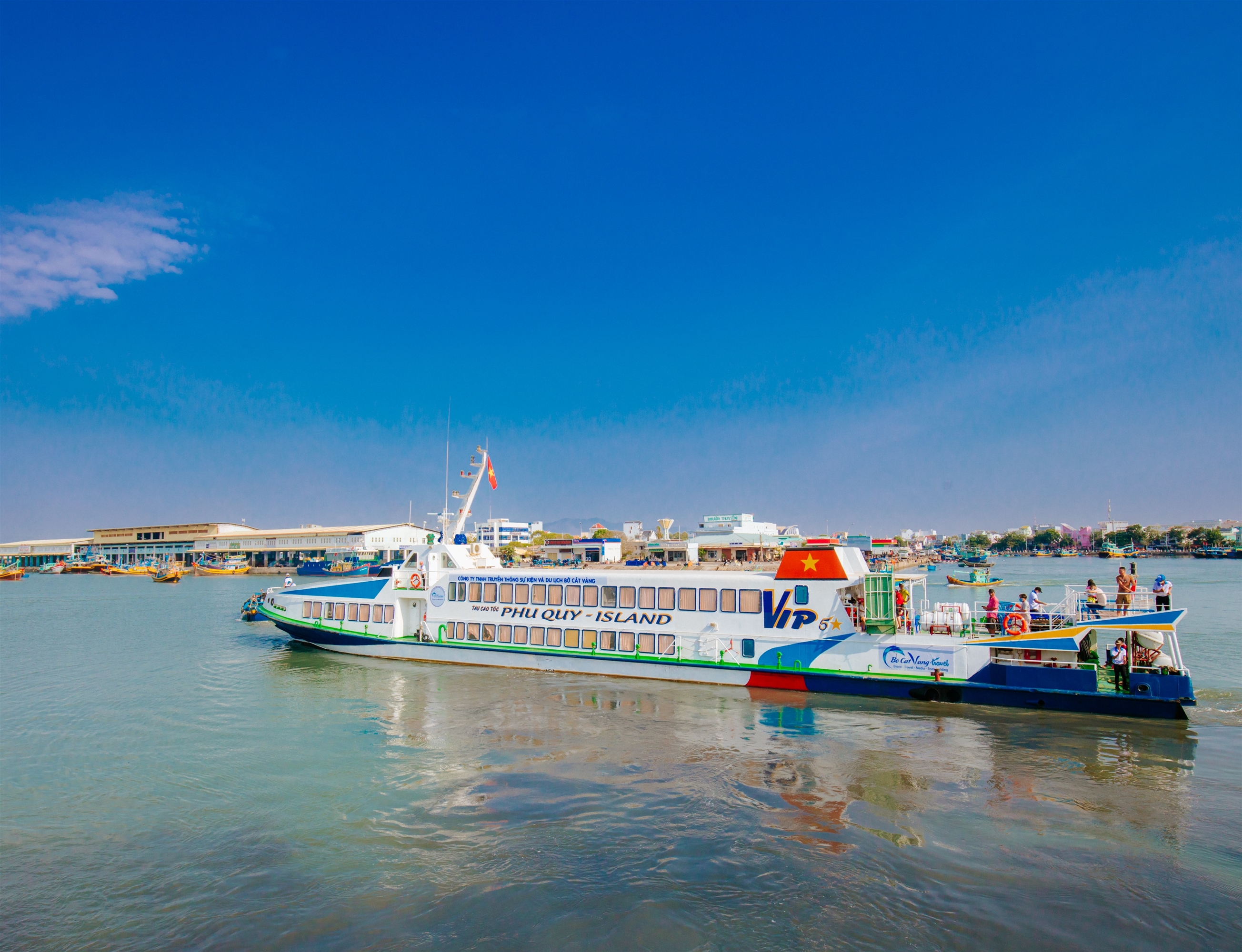 Đi Tàu Phú Qúy IsLand về ngắm hồ bơi giữa biển tại Bãi Nhỏ - Gành Hang - Phú Qúy – hình 1